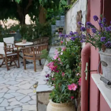 My Home, 2 Bedroom House With Bbq And Garden Divarata Exterior photo