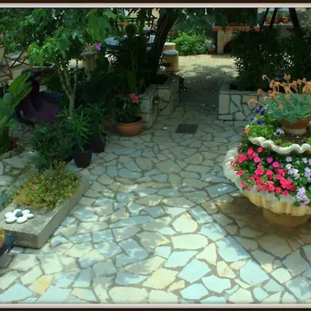 My Home, 2 Bedroom House With Bbq And Garden Divarata Exterior photo