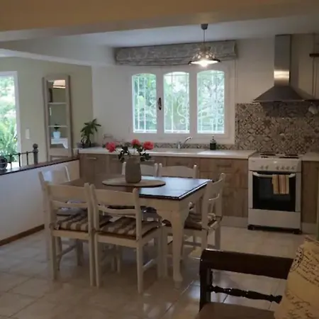 My Home, 2 Bedroom House With Bbq And Garden Divarata Exterior photo