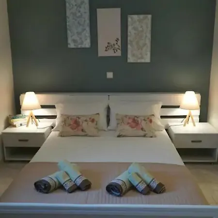 My Home, 2 Bedroom House With Bbq And Garden Divarata Exterior photo