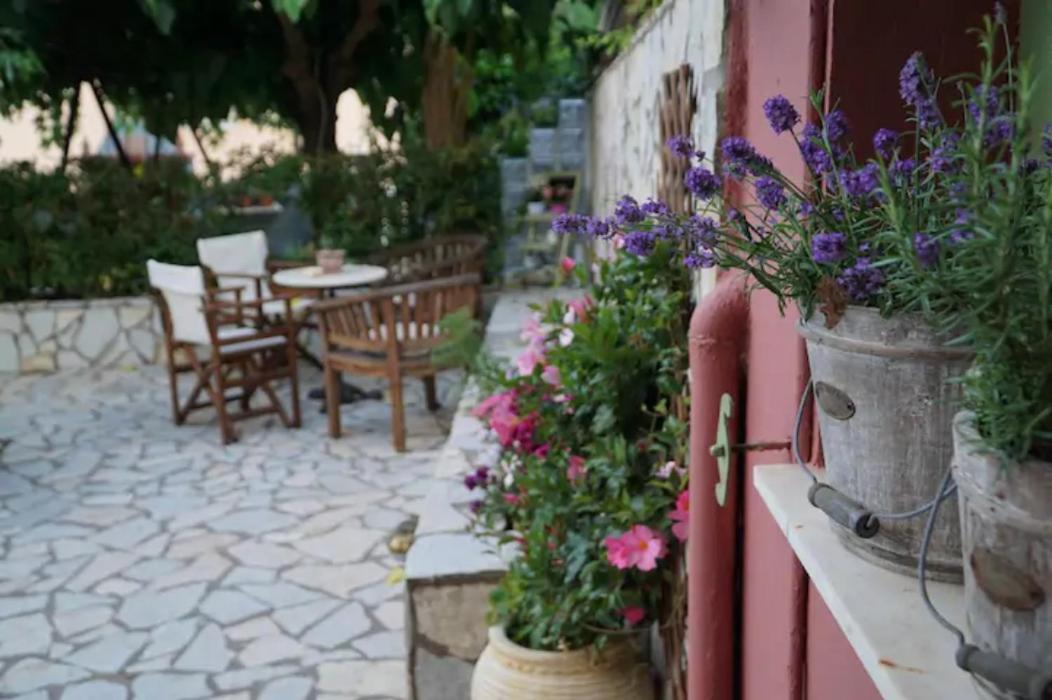 My Home, 2 Bedroom House With Bbq And Garden Divarata